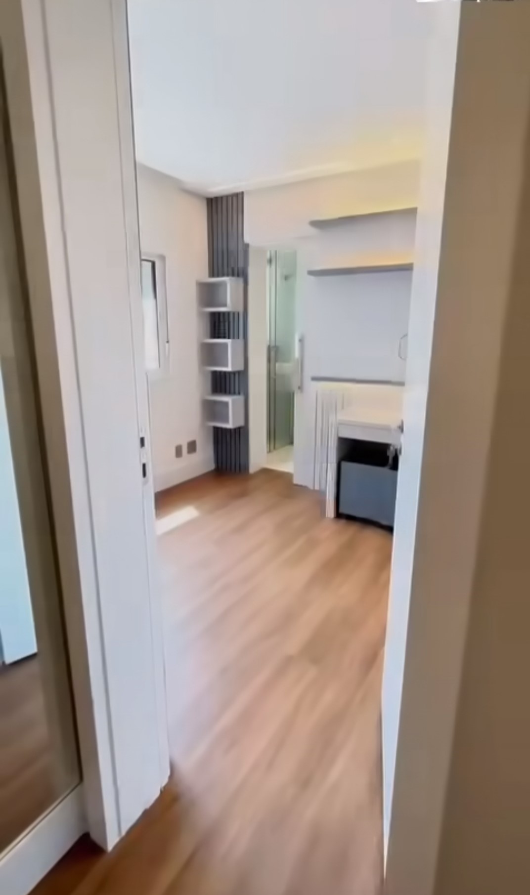 piso e entrada de quarto.jpg